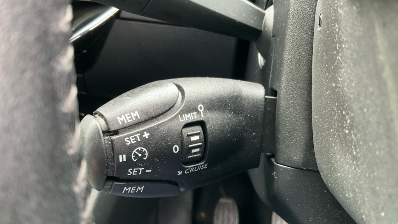 Peugeot 2008 1.2 PureTech 130 Allure Premium 5dr Petrol Estate